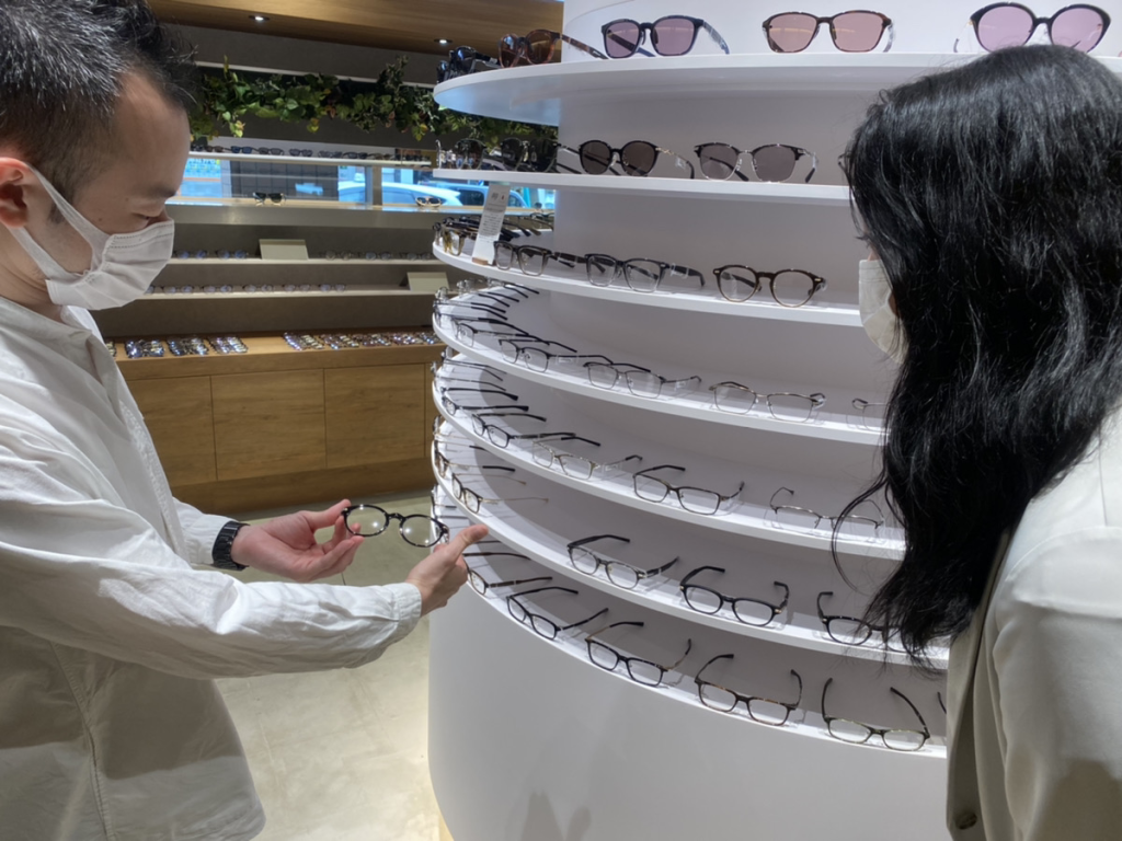 千里堂メガネで取り扱うセルフレームの多くは日本製