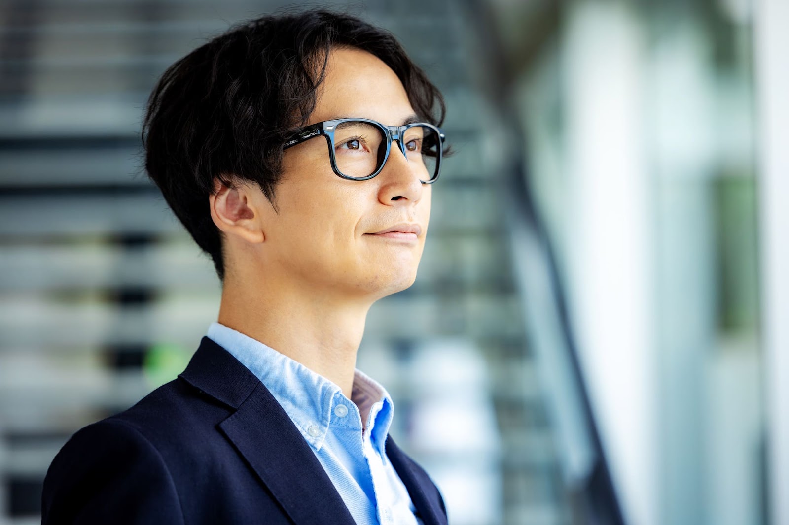 仕事ができる人はメガネを使い分けている？ビジネスメガネを準備するべき3つの理由