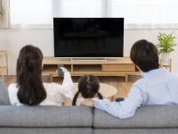 即実践！子どもの視力を守るテレビとの適切な距離を目のプロが解説